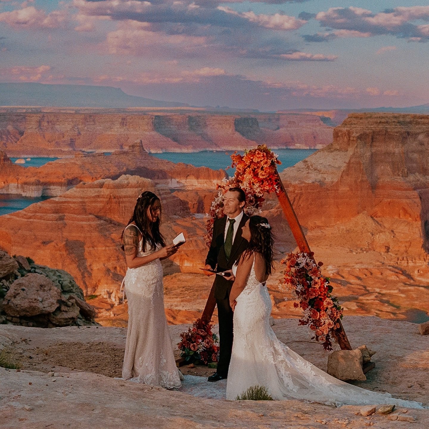 35mm film + digital of this incredible cliffside ceremony above lake powell. can&rsquo;t even believe this place is real sometimes🏜️

#xputah #igutah #utahbrideandgroom ##utahframes #werutah
#onlyinutah #wanderingweddings #wildernesstones #utahillus