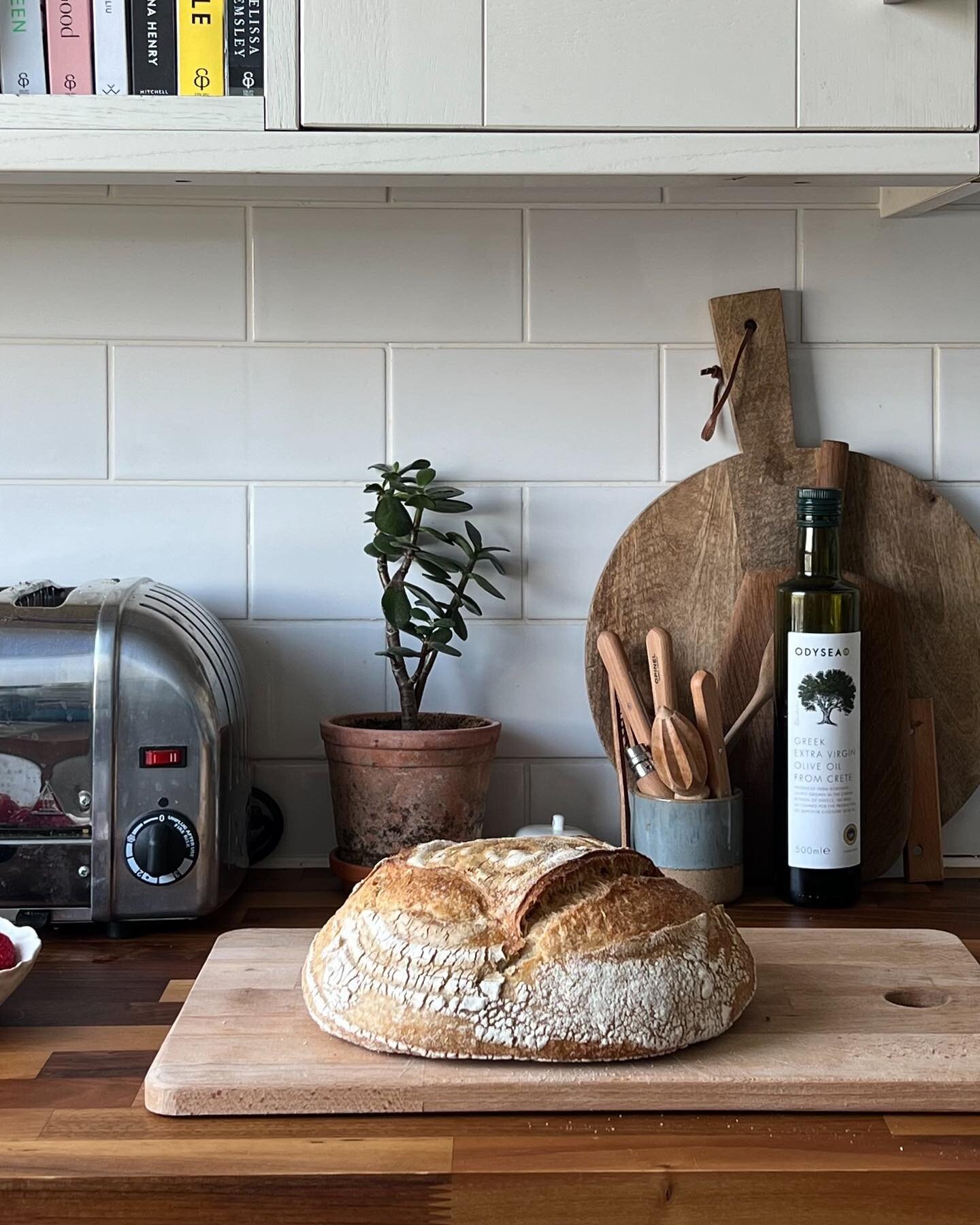 Some non worky favourites from the last couple of weeks ✨ feat fresh sourdough, completed knitting kits @woolandthegang , @stonesbakeryfalmouth treats, @theworkingboat lunches , @homagetothebovine steaks, and every kind of cornish weather ☁️🌧️🌞