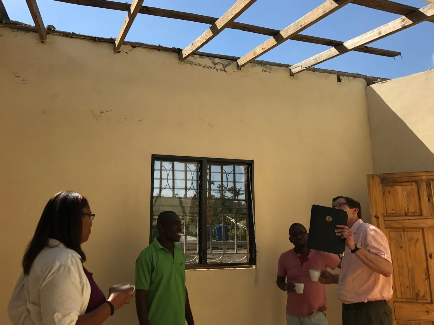 HDI rend visite aux bénéficiaires de l'aide aux victimes de l'ouragan Matthew avec la Flora Family Foundation