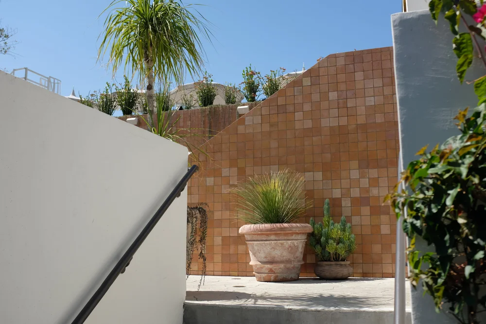  Silver Lake Pool &amp; Inn - Stairs leading to lobby 