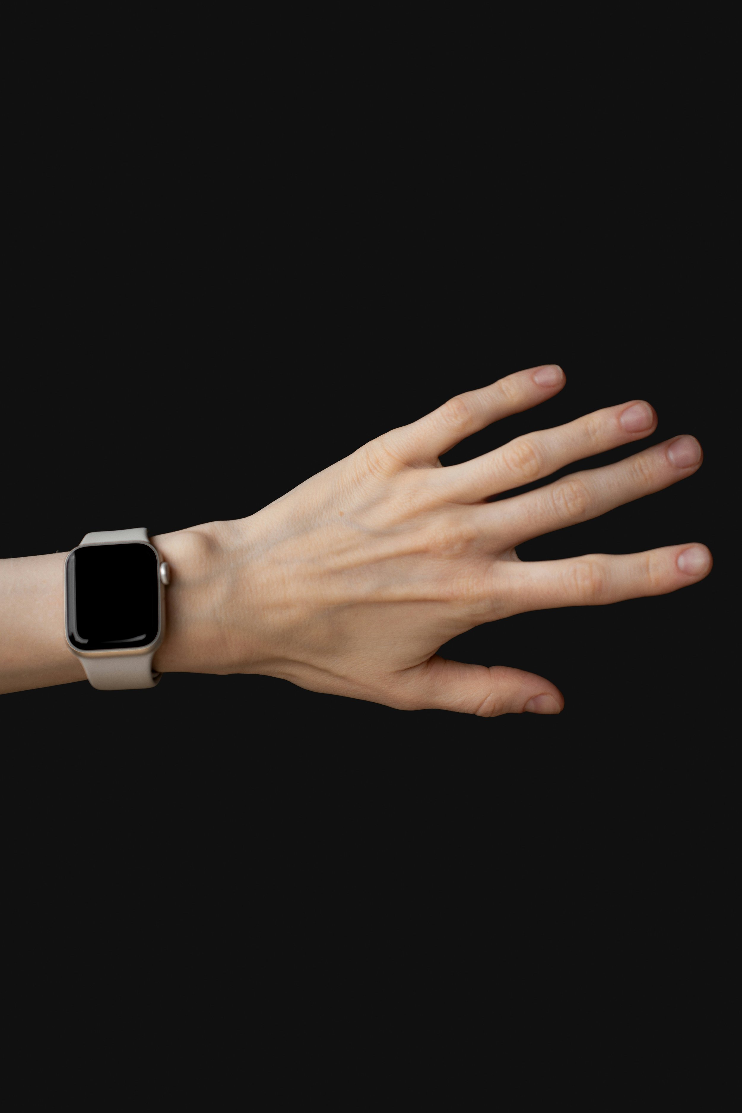 Woman’s wrist with Apple Watch exemplifying the pressure of time when try to conceive
