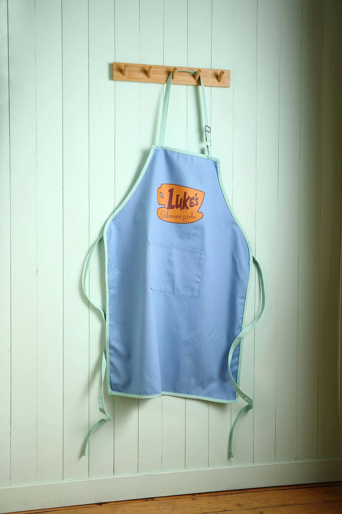 gilmore-girls-official-cookbook-gift-set-4.jpg