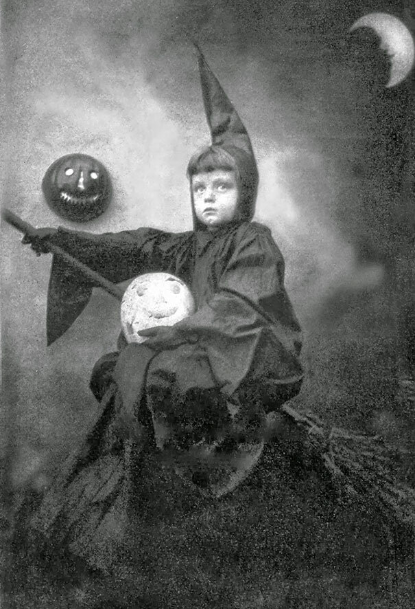scary-vintage-halloween-creepy-costumes-15-57f6495347f9c__605.jpg