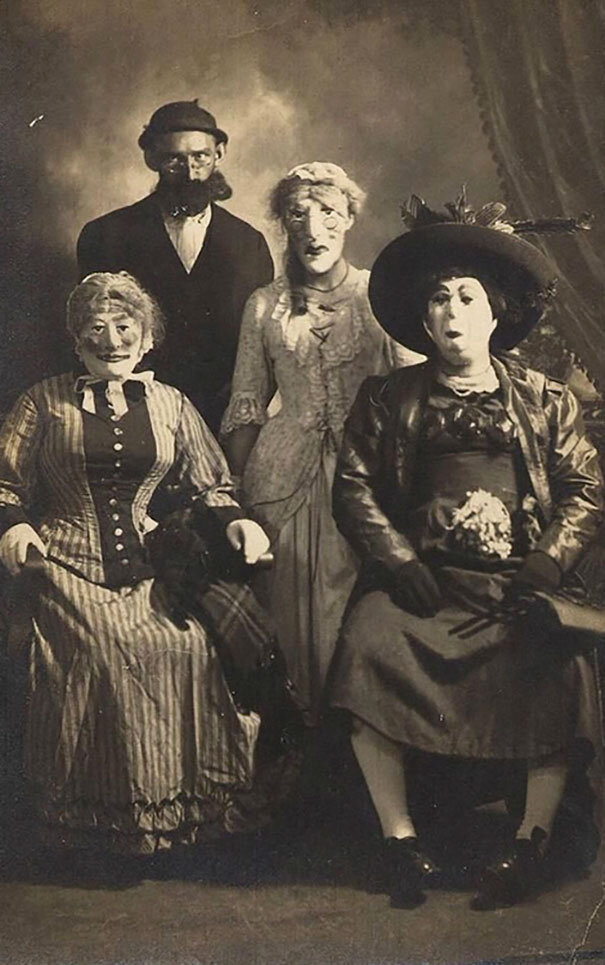 scary-vintage-halloween-creepy-costumes-20-57f649625b5c4__605.jpg