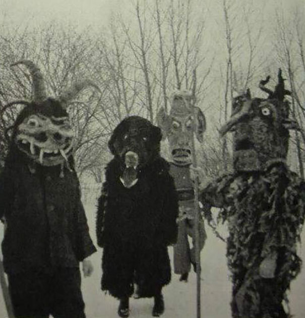 scary-vintage-halloween-creepy-costumes-35-57f65bc363e44__605.jpg