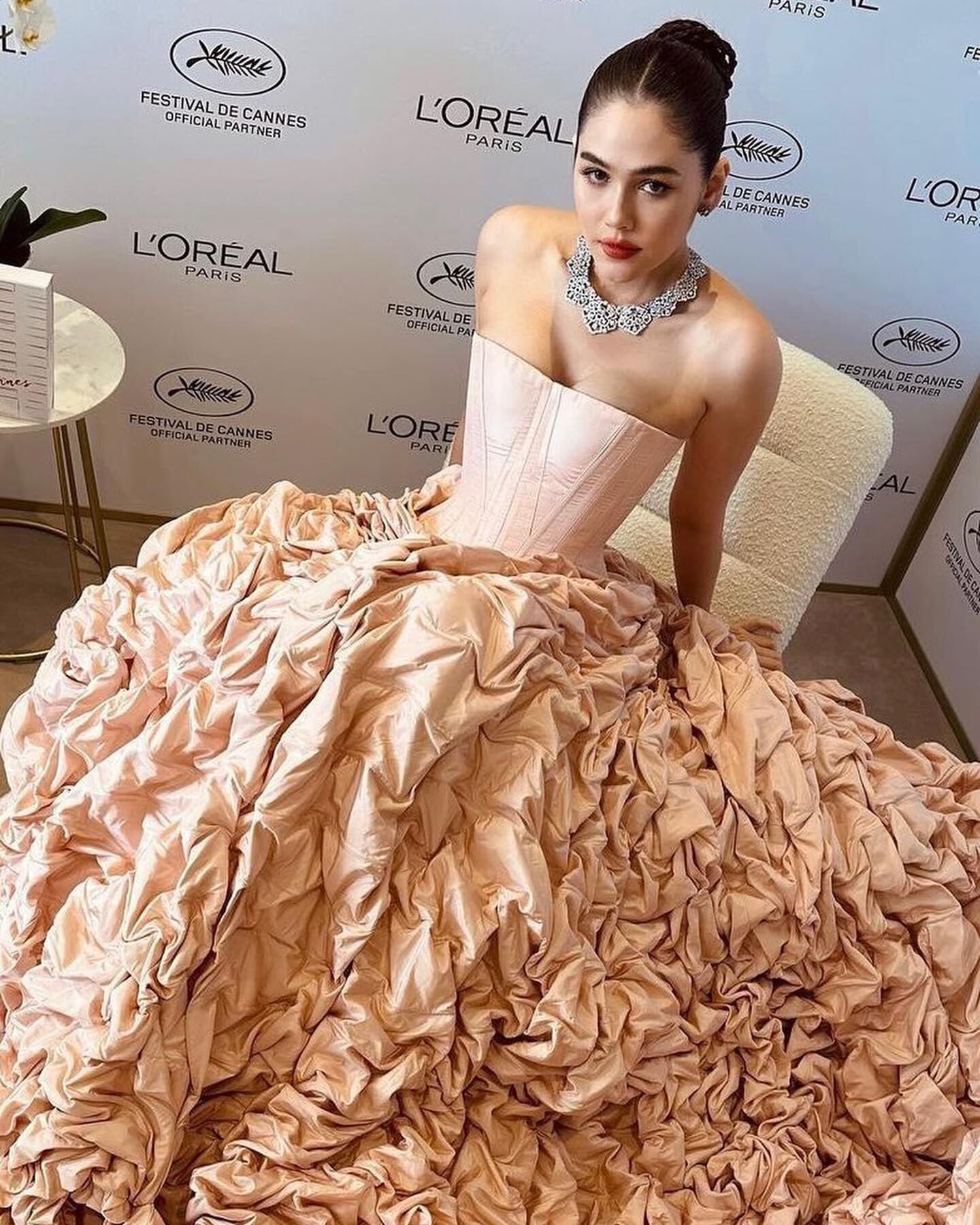 The famous pink look from the Jean Paul Gaultier by Glenn Martens SS22 couture collection has finally had an outing, worn by Araya Hargate at #cannesfilmfestival