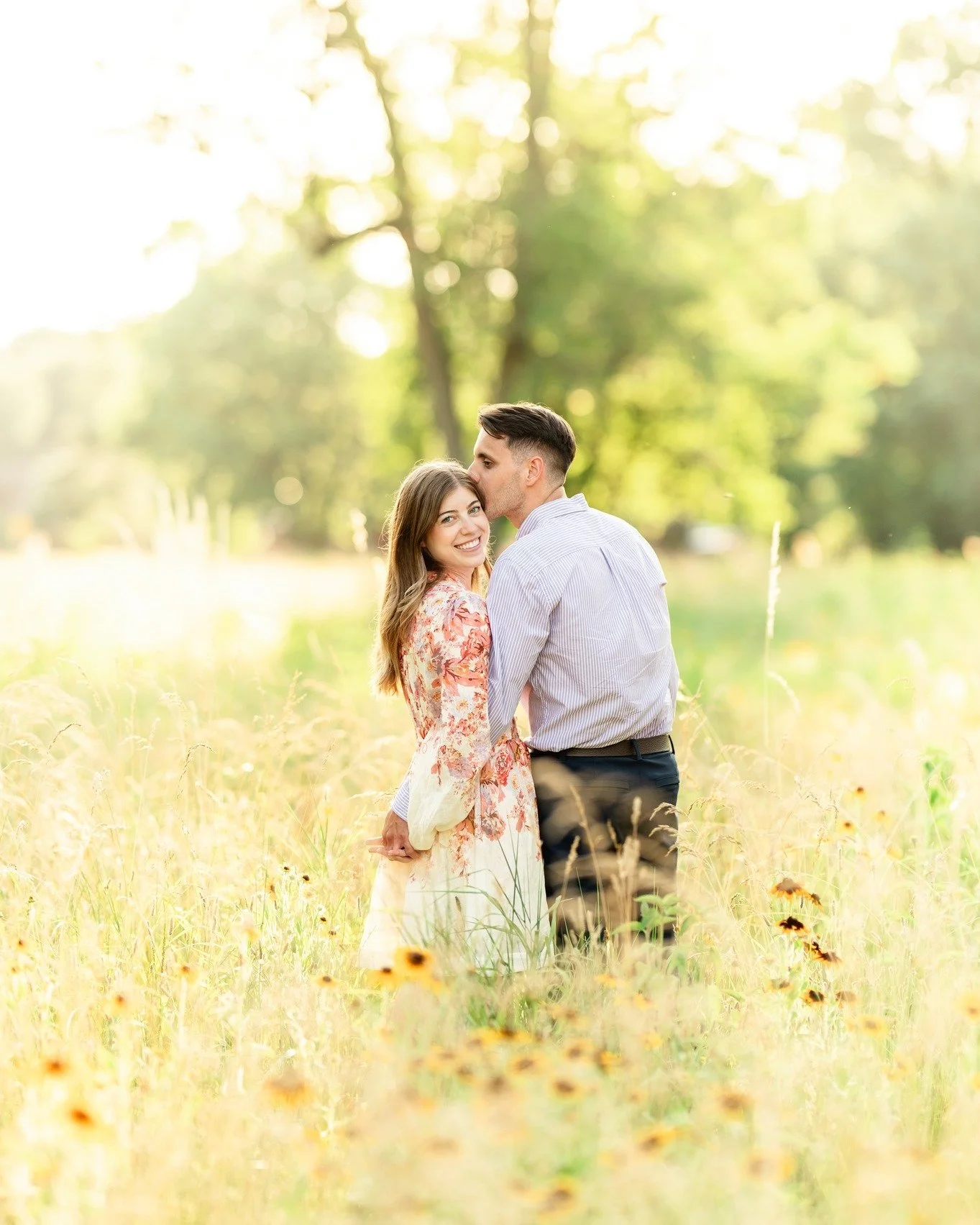 These two are getting married tomorrow! Yes, that's right, an intimate Thursday wedding by the river in downtown Marietta, PA at The Railroad House Inn. 🙌🏻
⛪︎
Please help us fend off the wet stuff ☔️ by dropping some ☀️ in the comments! 🙏🏻🤞🏻
I 