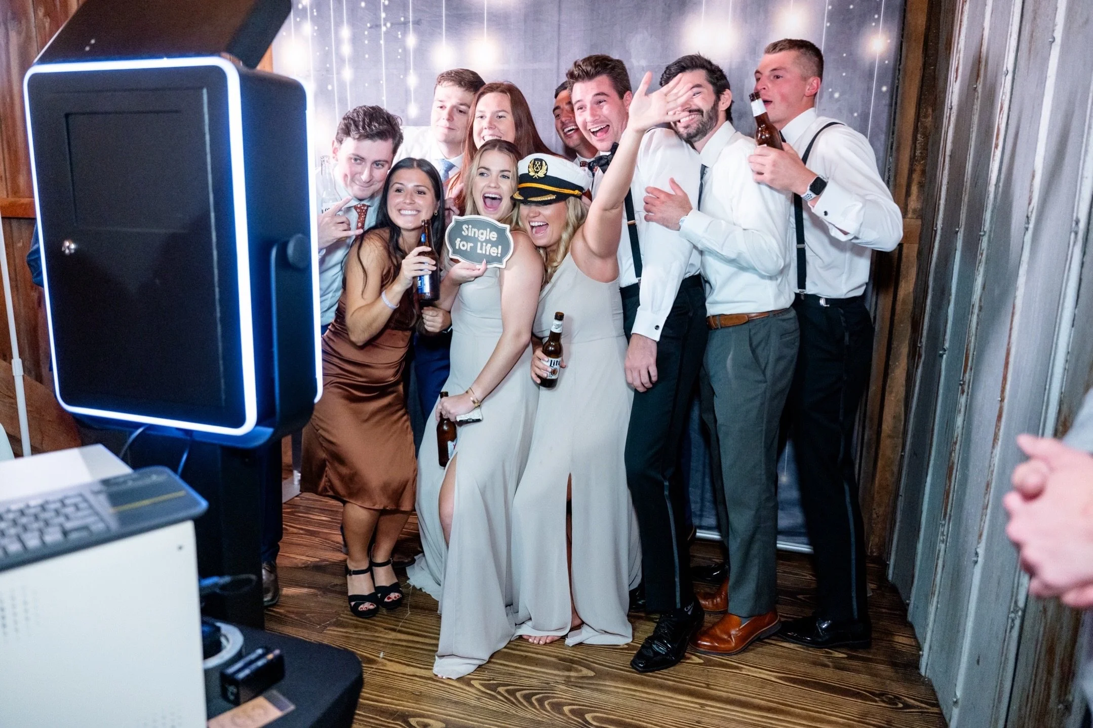 If I&rsquo;m being completely honest, half of my job on a wedding day is stalking people and taking pictures of them when they have no idea. 🫣 

The Barn at Stoneybrooke has the perfect spot for a photo booth setup. Guests always have such a fun tim