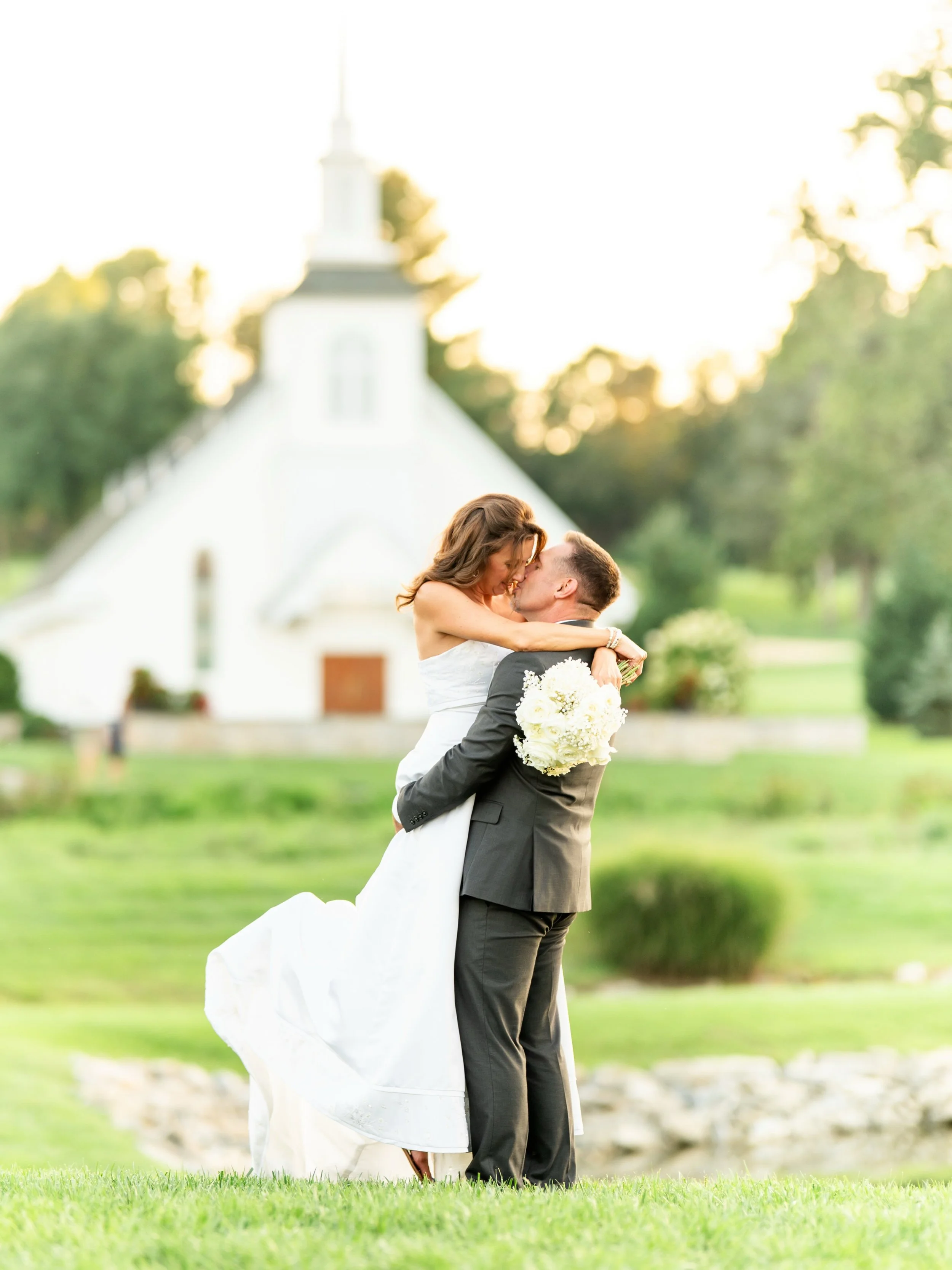 25 YEARS!!!! Today, Angie and Chris celebrate 25 years of marriage. Yesterday, they got back into their wedding clothes (yes, Angie&rsquo;s dress still fits after 25 years 🤩) and I took the portraits they didn&rsquo;t get on their actual wedding day