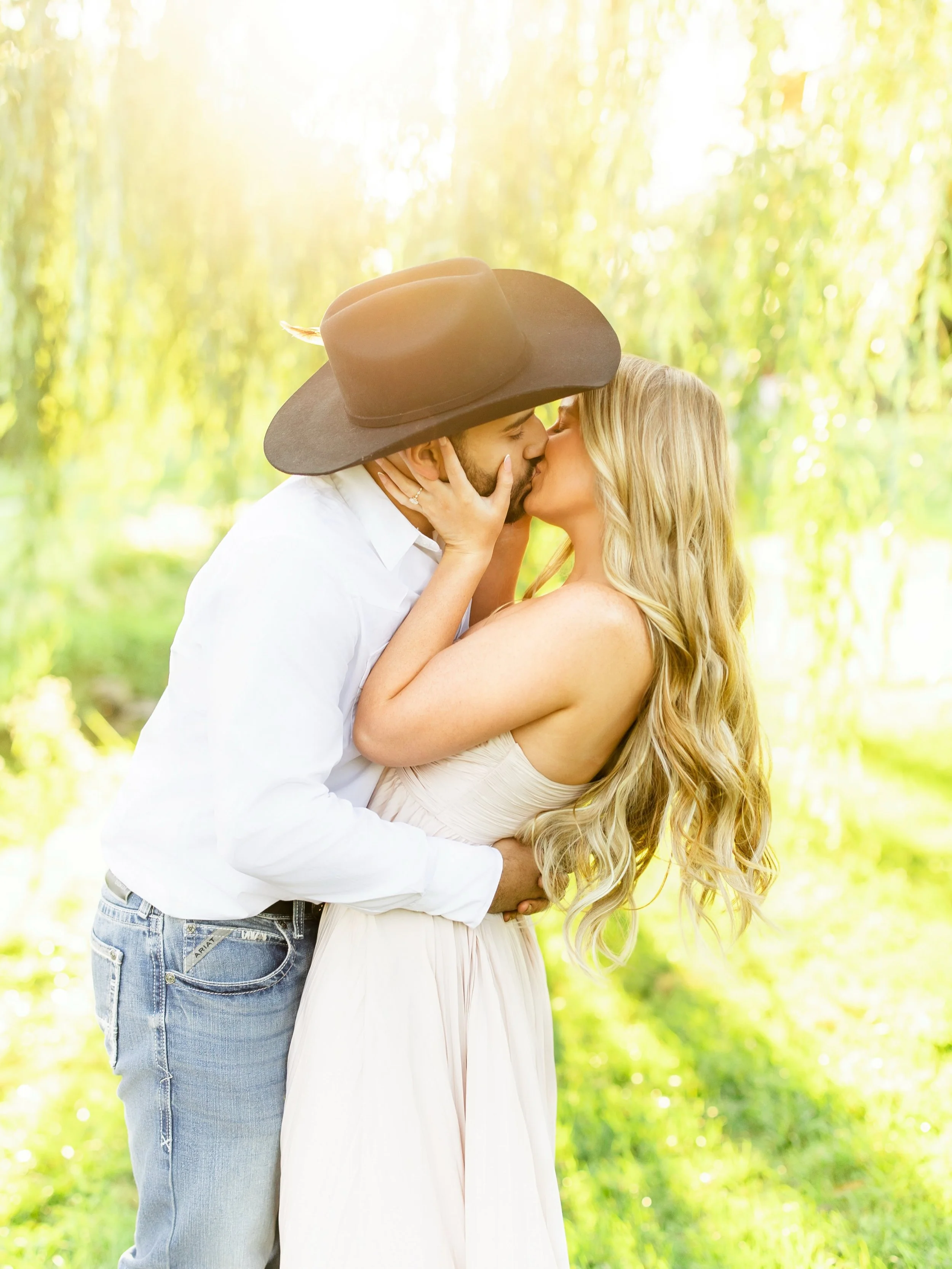 They made the tough decision to reschedule their Sunday engagement session. I think this golden goodness was worth the wait! Don&rsquo;t you agree? 
☀️
Devin and Hunter will marry at @thebarnatstoneybrooke next September! We can&rsquo;t wait!
📷: Deb