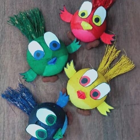 Hum Panchhi Ik Daal Ke..
(We are Birds of the same branch)

Together we learn, we spread our wings to fly
Give us that push &amp; we'll surely reach the sky

[Craft Activity &amp; Tree Decoration at Chowpatty Centre]

#encourage #spreadsmiles 
#flyin