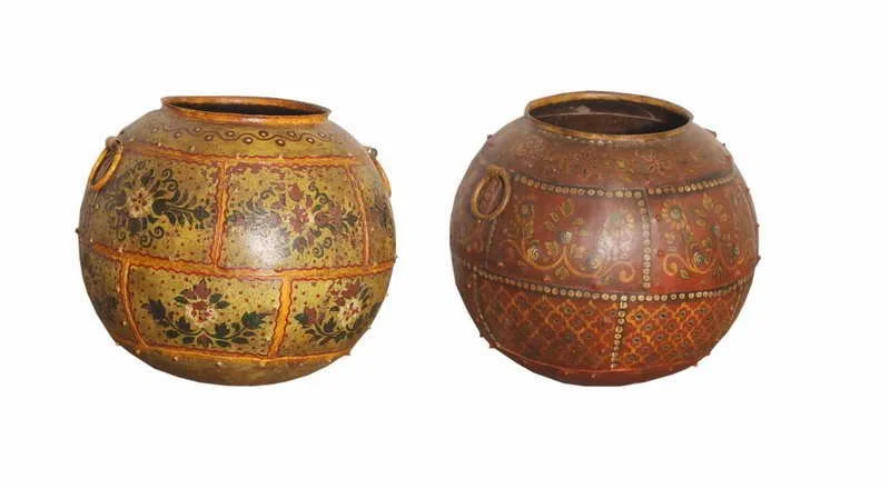 JARRON DE METAL PINTADO 45X45X40CM.