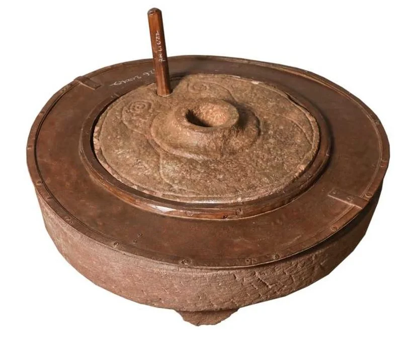 MOLINO DE PIEDRA CON METAL 77X77X43