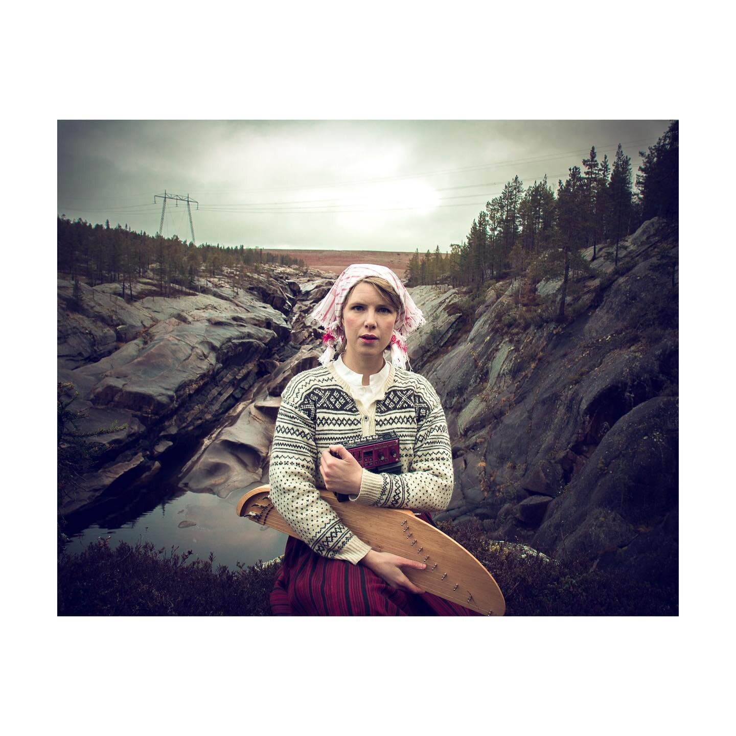 Medverkar i podd skapad av @med.all.kraft Pernilla Fagerlönn för @luleabiennalen Luleåbiennalen 2020 med rubriken
&rdquo;Kolonisering, kultur och motstånd&rdquo; Ett samtal mellan mig, @torbjornomalm och Pernilla. In och lyssna via länken i Bio
