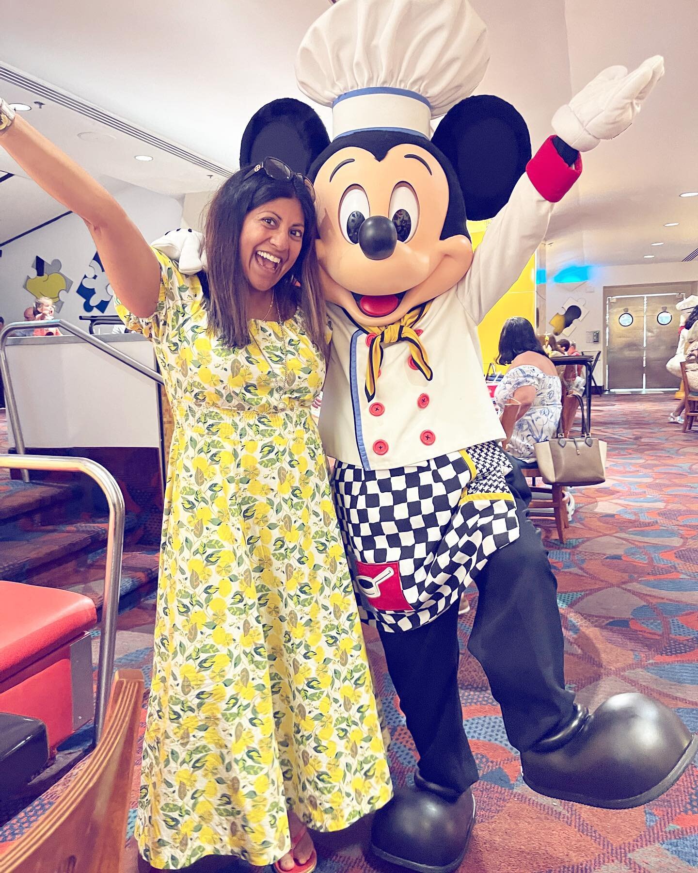 The magic is callin&rsquo; ✨ So excited to be traveling to @waltdisneyworld to celebrate my dear friend&rsquo;s @kathryncoquemont bday with our families!!! 🎉🥳🎈Mickey, we&rsquo;ll see ya real soon! 💛

#meandmickey #waltdisneyworld #mostmagicalplac