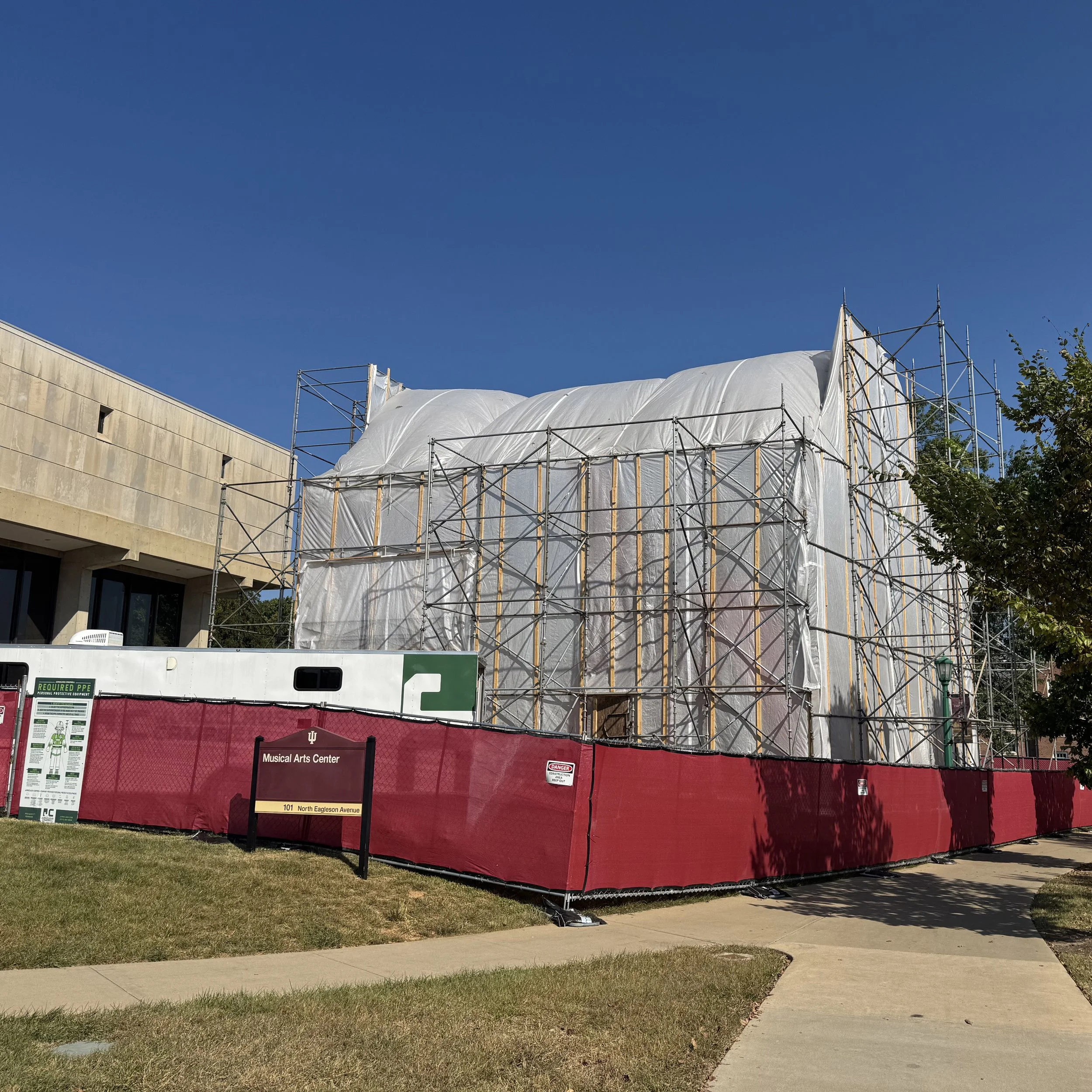 2 - containment structure 2_sqr.jpg