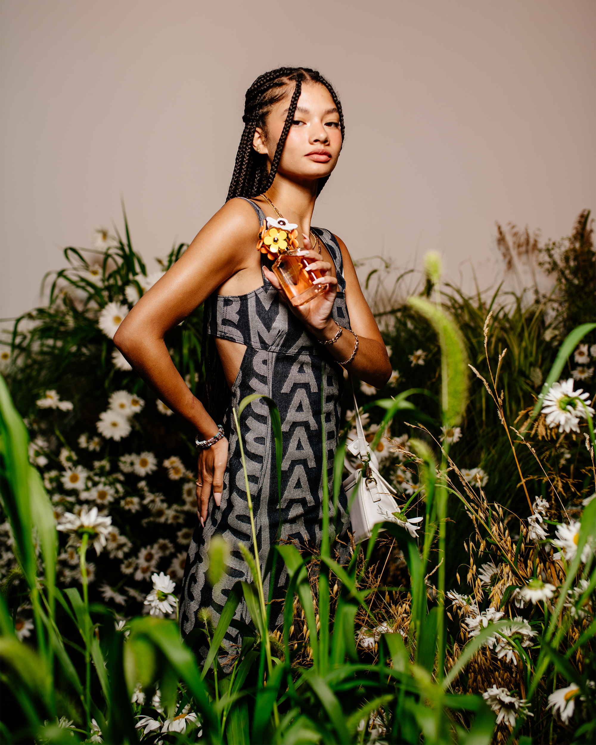 2022-08-03 - Hunter Abrams - Marc Jacobs Ever So Fresh - 059.png