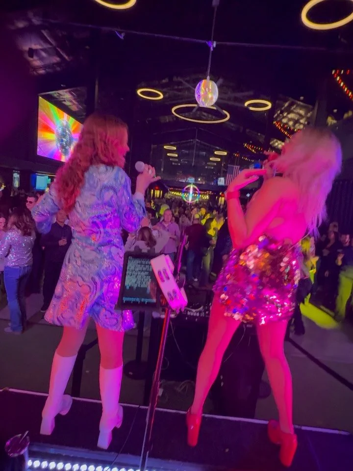 Throwing it WAYYY back to an absolutely ✨epic 🪩Disco Night🪩 at @greatamericanbeerhall with the Ros&eacute; Society crew featuring @rinaldi.entertainment and a lineup of superstar performers