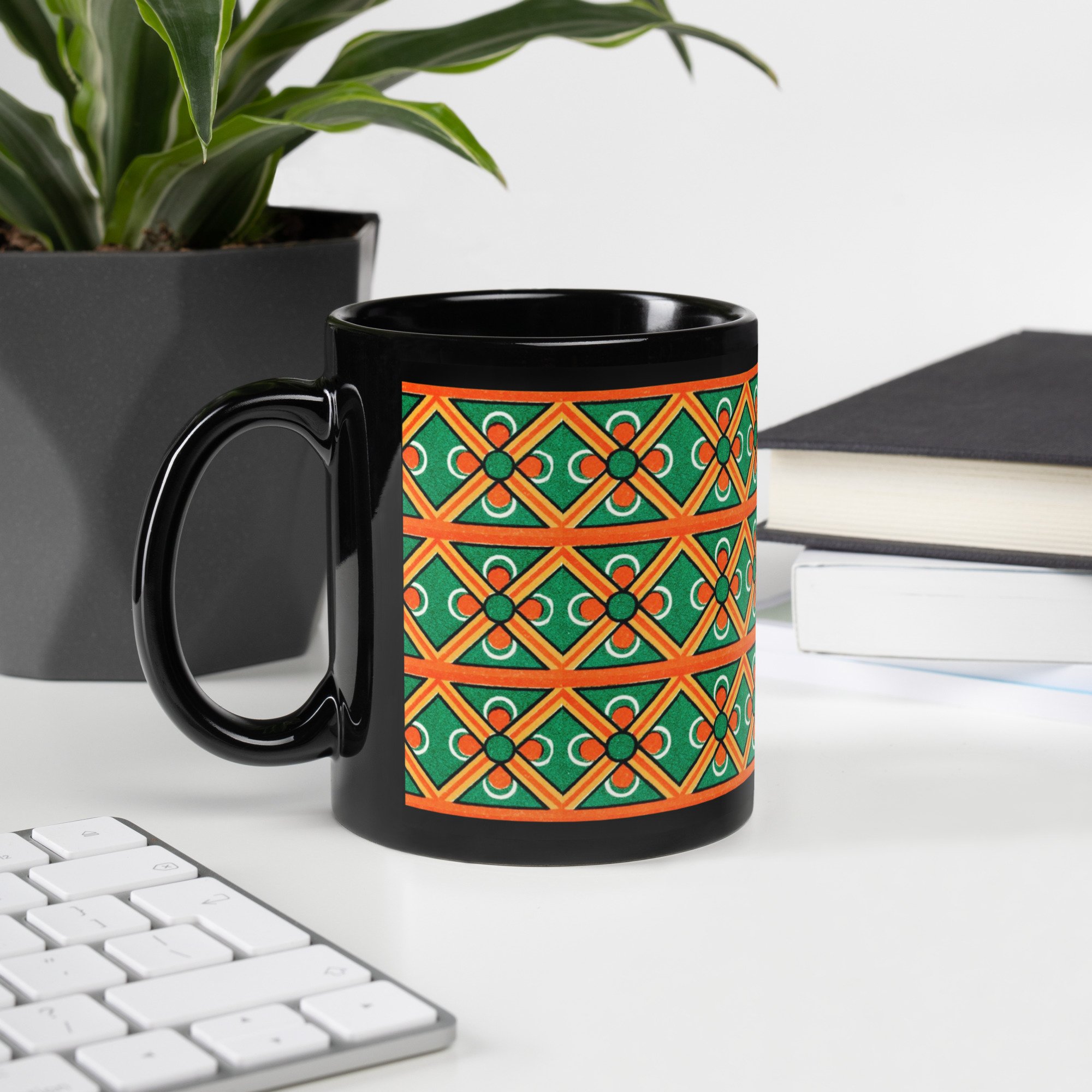 Moyen design Black Glossy Mug