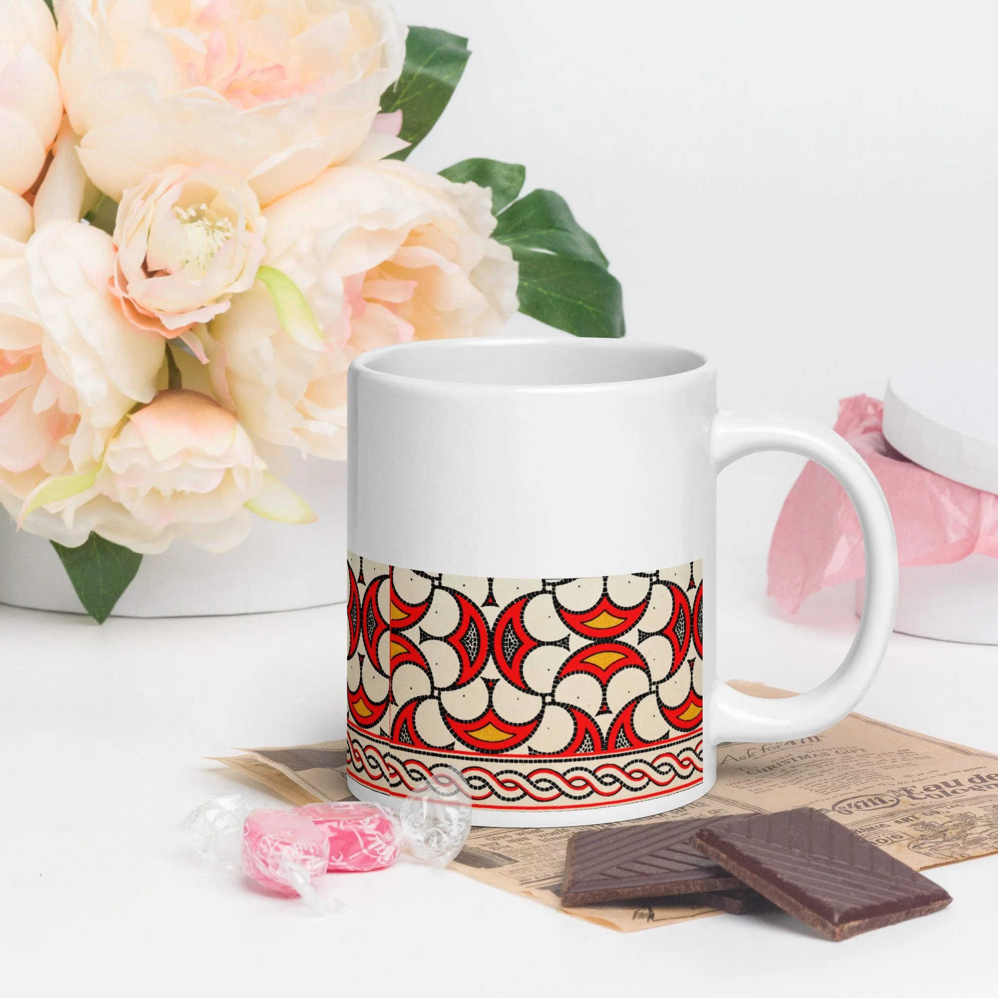 Moyen design white glossy mug