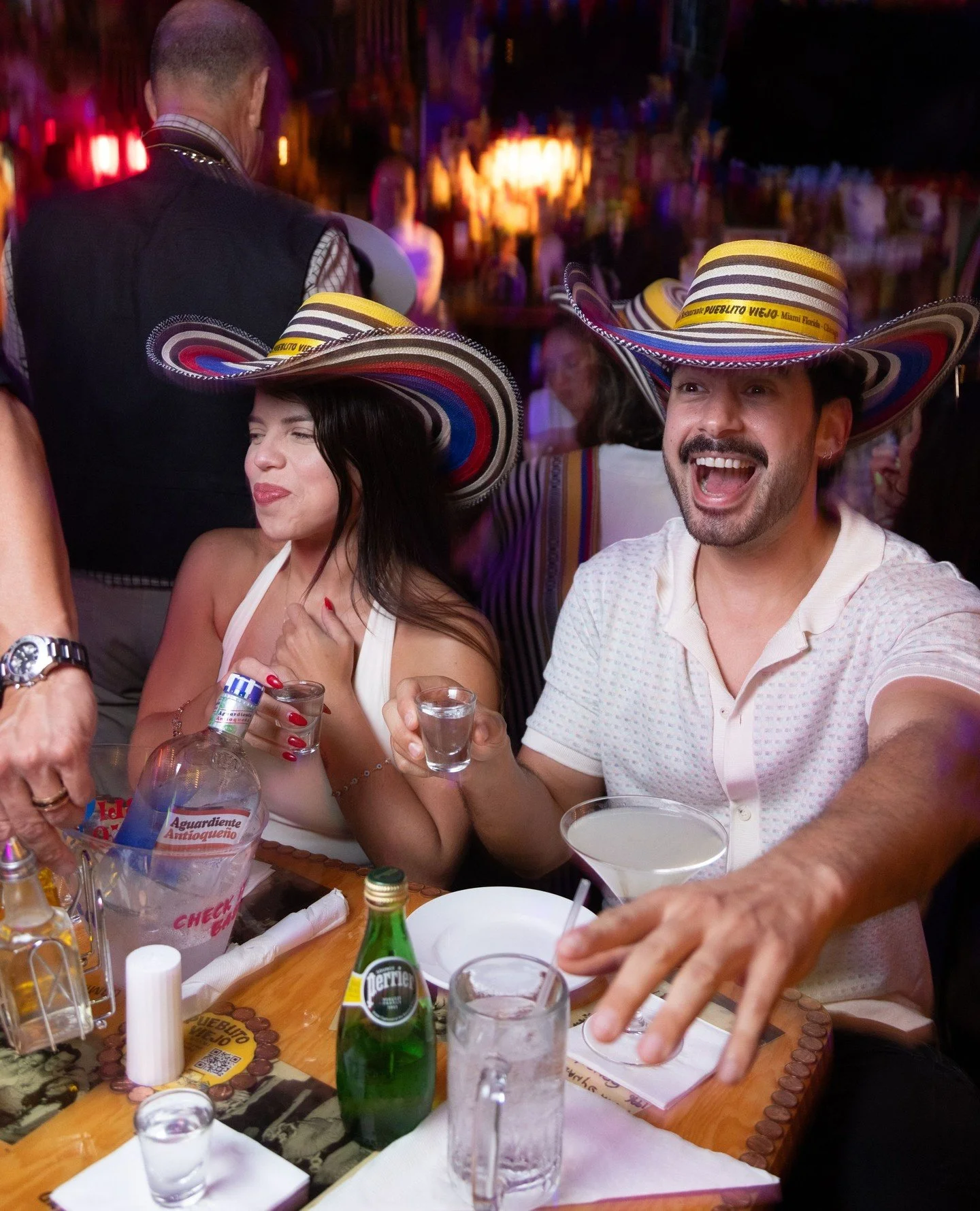 Asi nos sentimos cuando hay un partido BUENISIMO en Pueblito Viejo ⚽️ Tenemos hoy el partido de Colombia vs Mexico - quien gana?! 🇨🇴🇲🇽⁠
⁠
That's how we feel when there's an INCREDIBLE game at Pueblito Viejo ⚽️ We've got the Colombia vs. Mexico ga