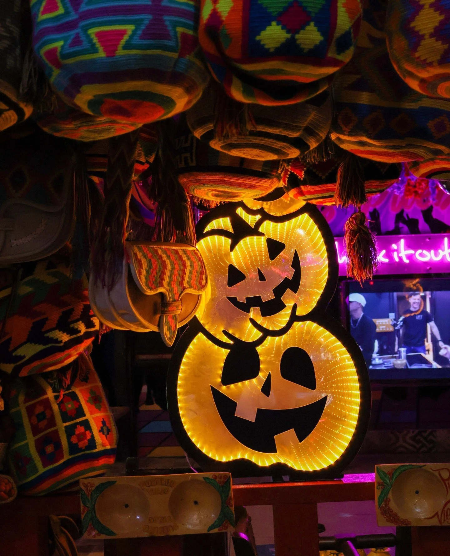 BOO! Pueblito Viejo est&aacute; listo para todos los trucos que tienen hoy 👻 Tenemos m&uacute;sica, entretenimiento en vivo, rifas, premios y mucho mucho m&aacute;s HOY en Chicago y Miami. Happy Halloween! 🎃⁠
⁠
BOO! Pueblito Viejo is ready for all 