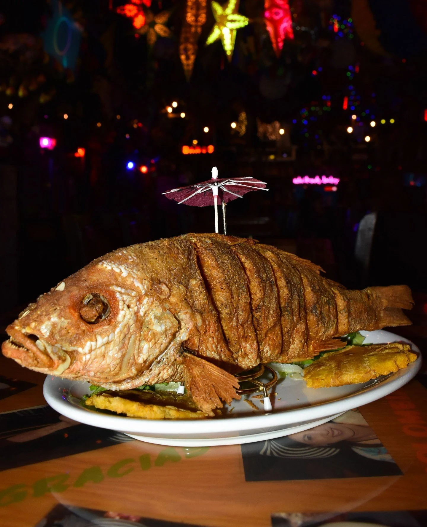 Si, hasta el pescado frito en Pueblito Viejo sabe mejor! 🎣 😉