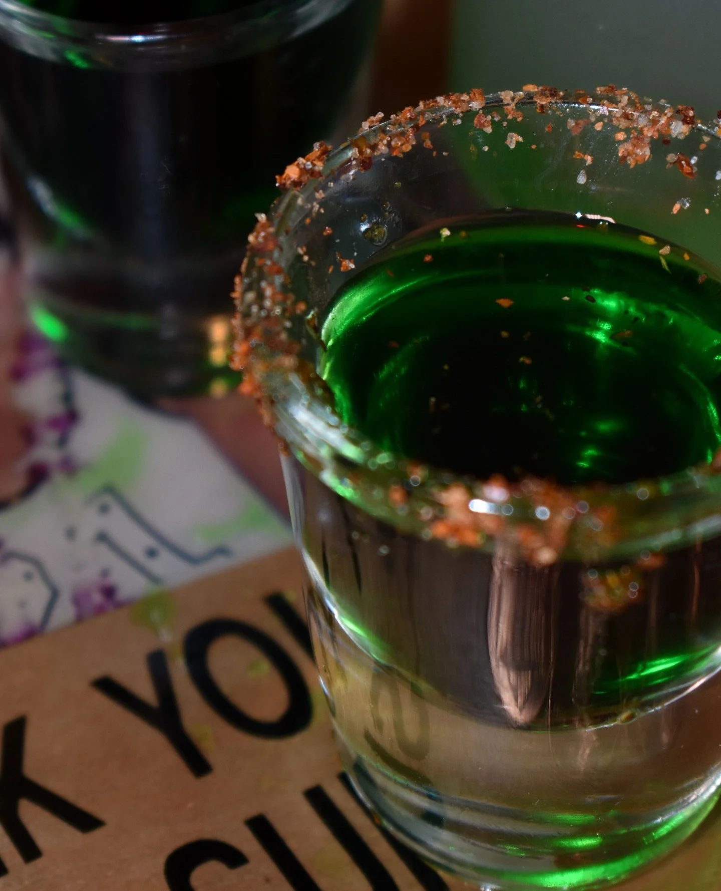 &iquest;Qui&eacute;n nos invit&oacute; a tomar shots de guaro este fin de semana? 😉 ⁠
⁠
&iexcl;Nos vemos hoy, Pueblito Viejo! &iexcl;Tenemos tragos verdes, nuestro Guacarr&oacute;n y m&uacute;sica el domingo entero! 🍀