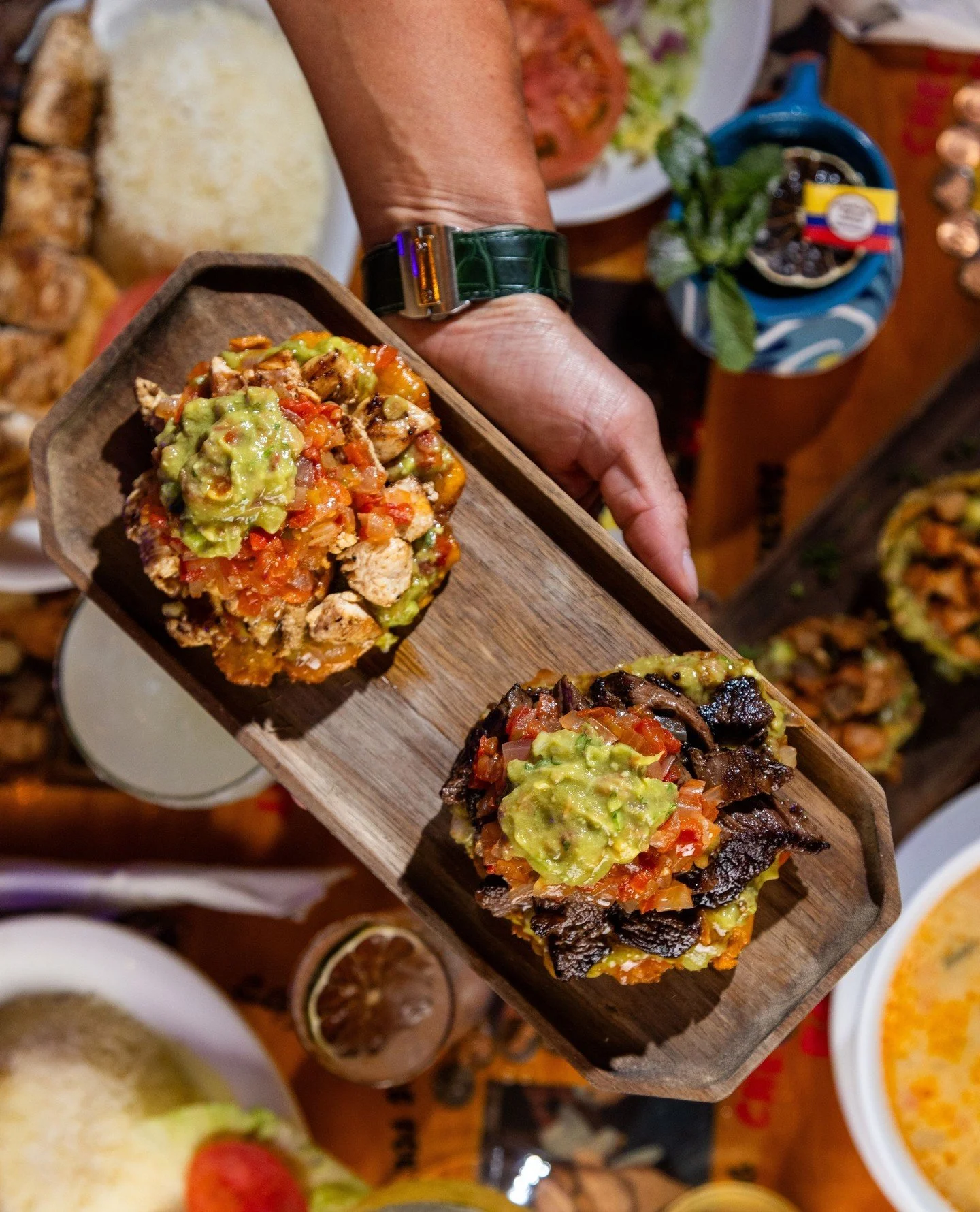 Si quieres Pueblito Viejo en persona o por Uber Eats - todav&iacute;a vas a probar el sabor de Colombia en Chicago y Miami! 🇨🇴