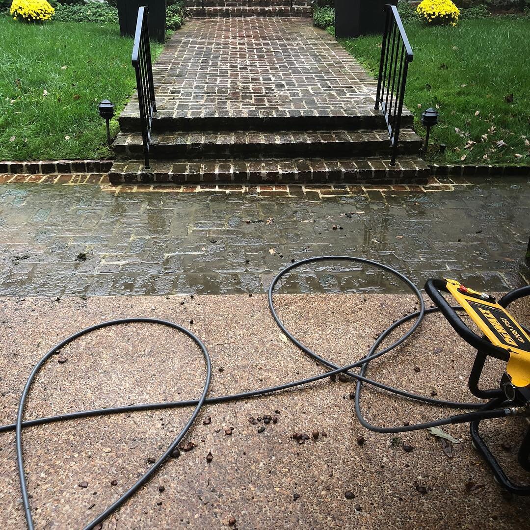 Getting this front walkway all spruced up for fall festivities!
.
.
.
#pressurewashing #smallbusinesschattanooga #cruxwindows #windowcleaning #chattanooga #lookoutmountain #signalmountain