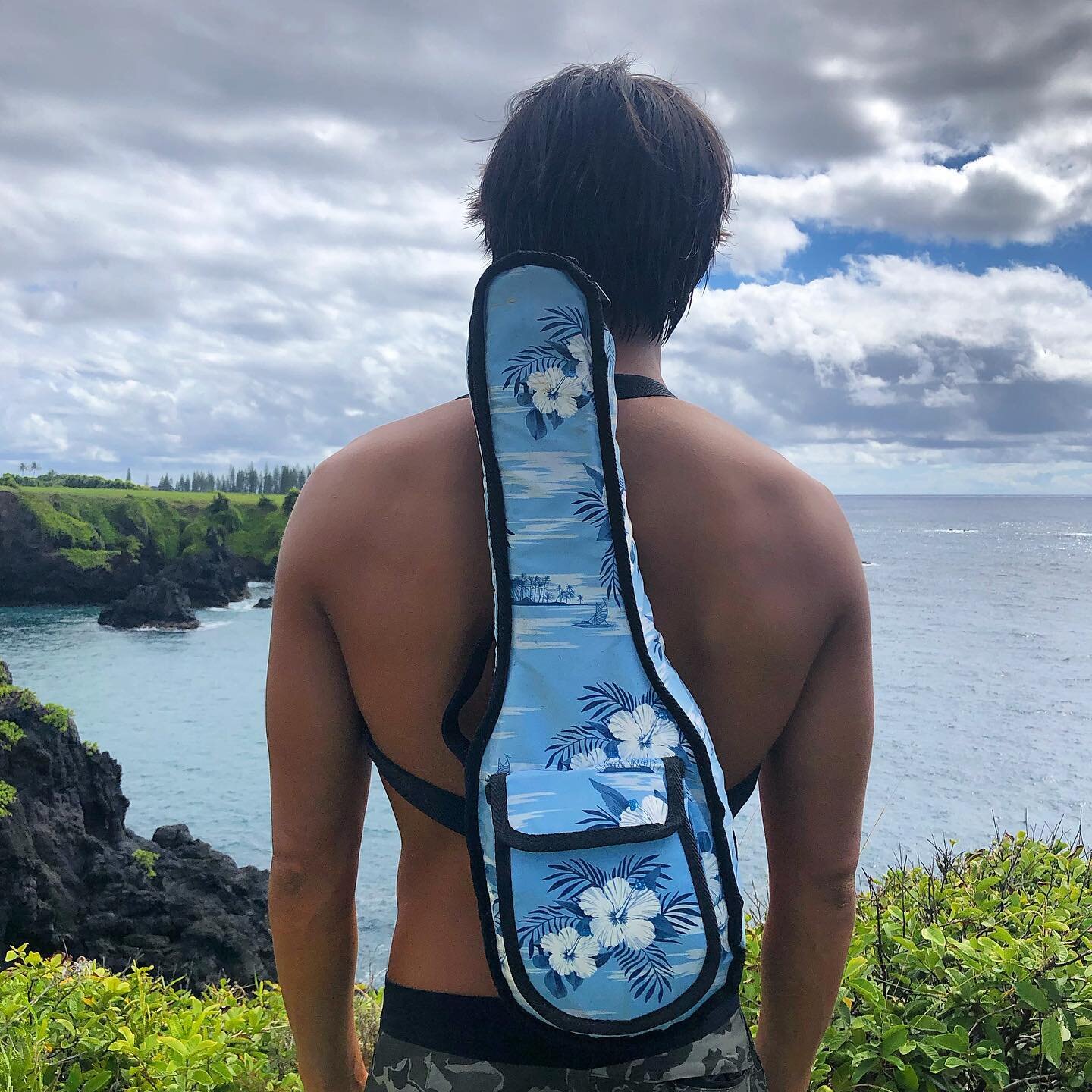 Soprano ukuleles are the PERFECT size for any adventure, especially when it&rsquo;s snug and safe in a backpack case 🤙🏾 shop our instruments &amp; accessories at our Wailuku store or online! 🎶 #MeleNoKaOi #TravelMusician #Ukulele #UkuleleCase #Uku