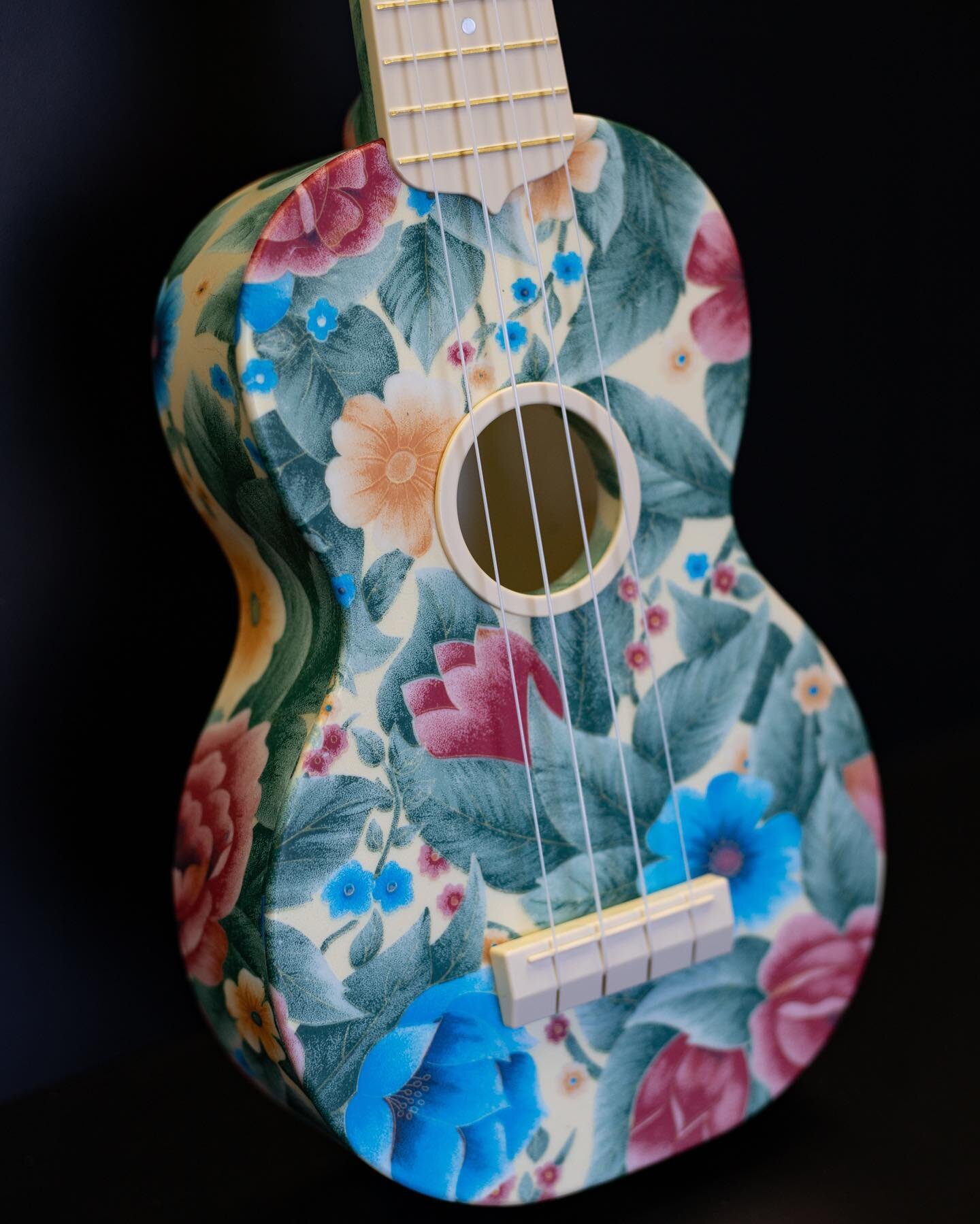 Happy Aloha Friday! 🌺 We have been busy adding more models to our new online store, including a wide variety of amazing Starter Ukuleles. Our plastic starter ukuleles, like this floral one, are absolutely ideal for little keiki~ but we also have man
