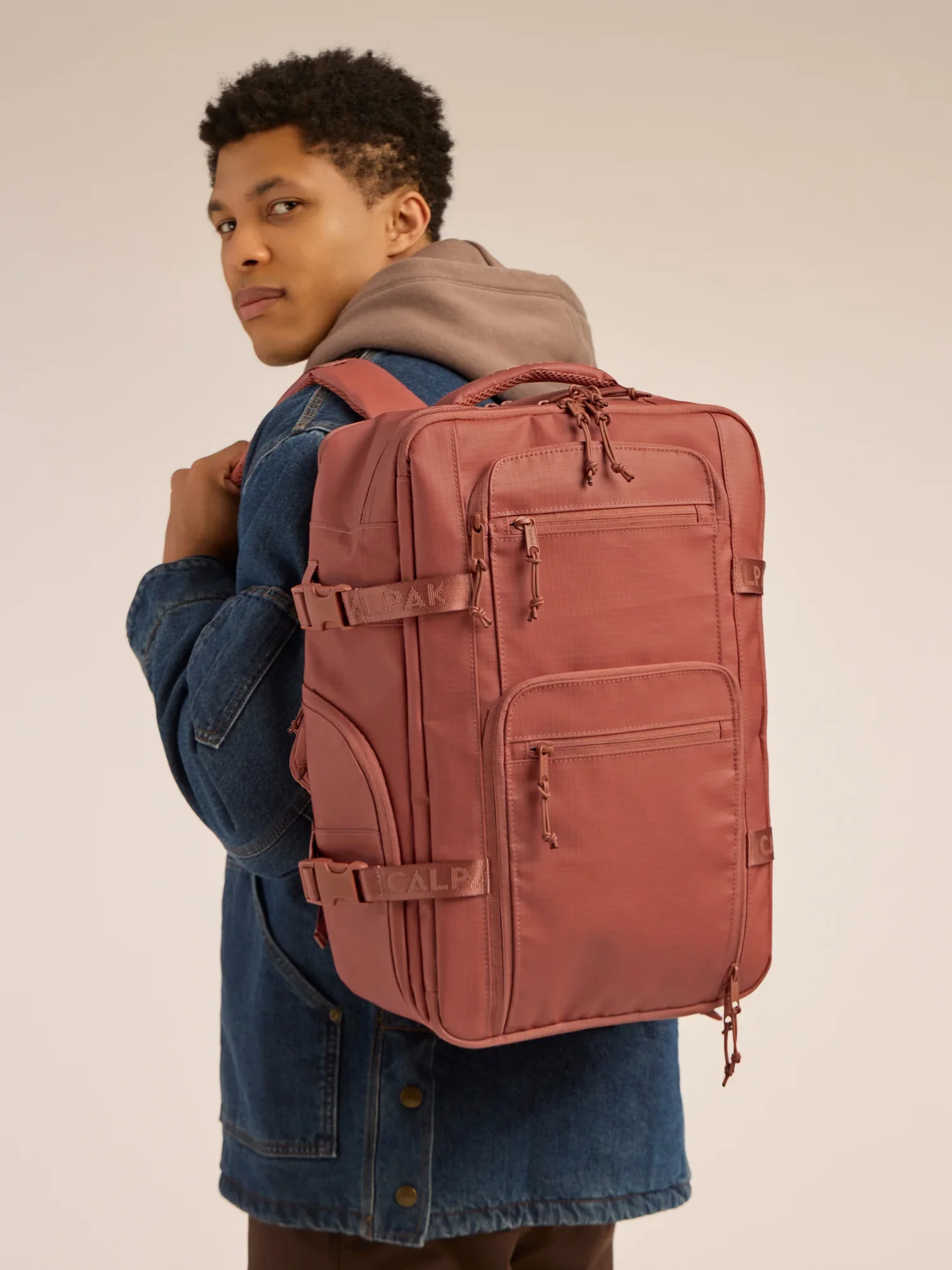 BPH2201-CLAY_Terra-Matte-26L-LaptopDuffel-Backpack-Clay-lifestyle1.webp