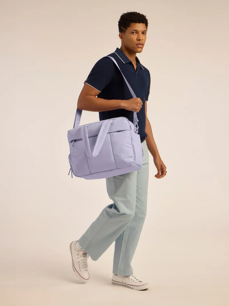 LUKA-DUFFEL-ORCHID-DSM1901-LIFESTYLE2.webp
