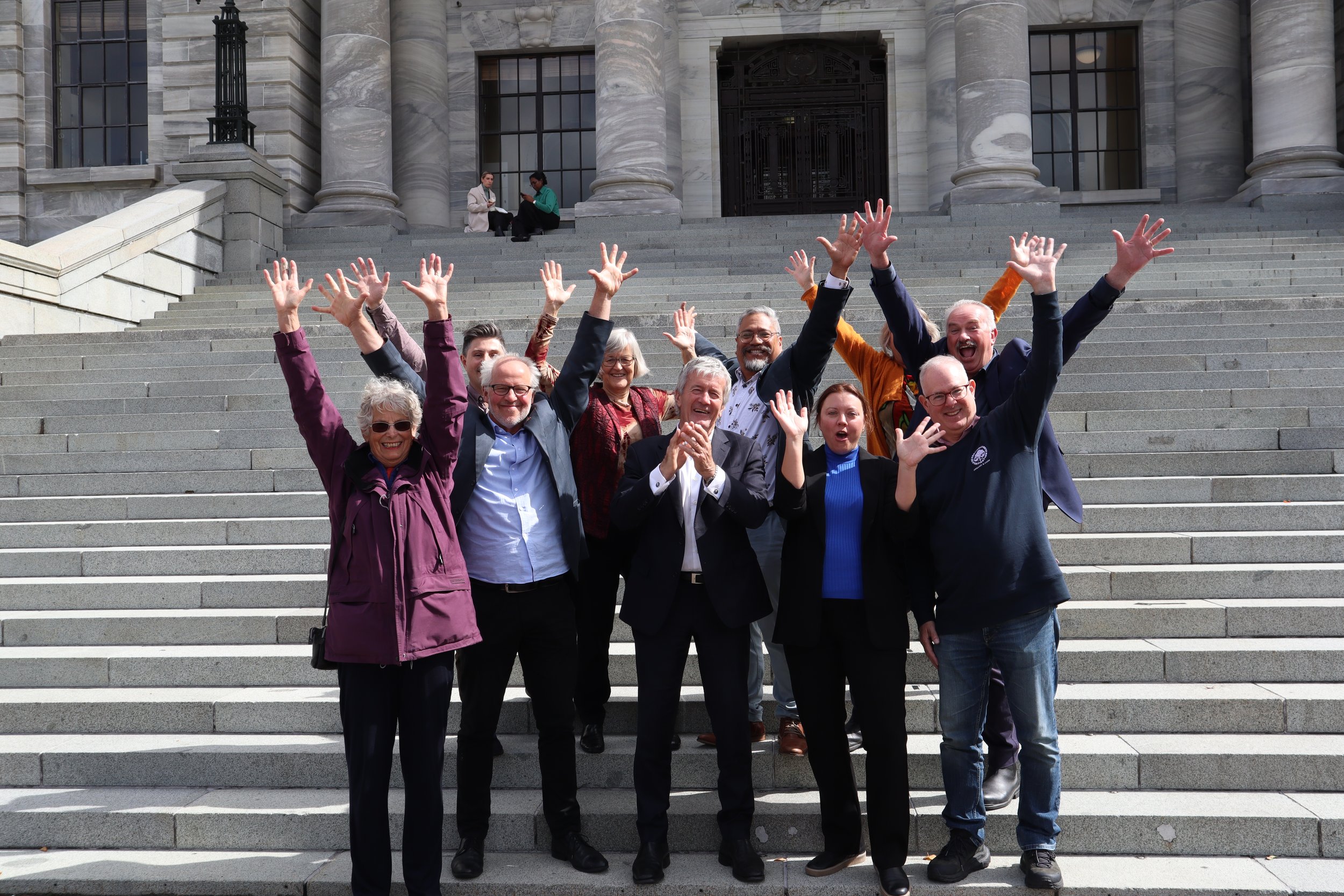 hands up MPs and organic sector leaders March 29 2023.JPG