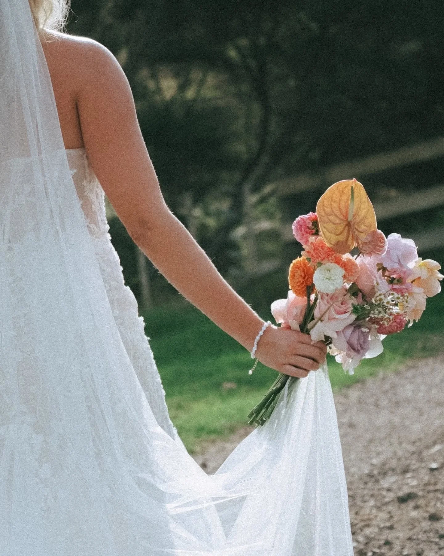 A moment for colourful florals 🌸🌹🌼
