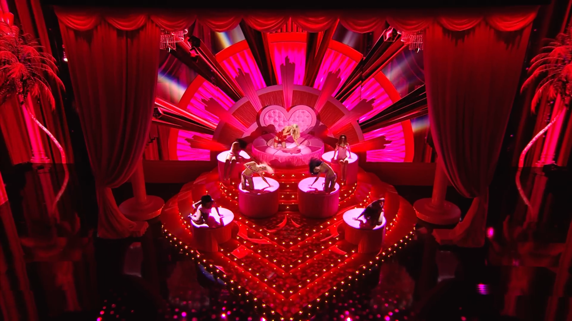 Sabrina Carpenter - Espresso_Bed Chem (Live at The BRIT Awards 2025) 1080.00_03_28_20.Still006.png