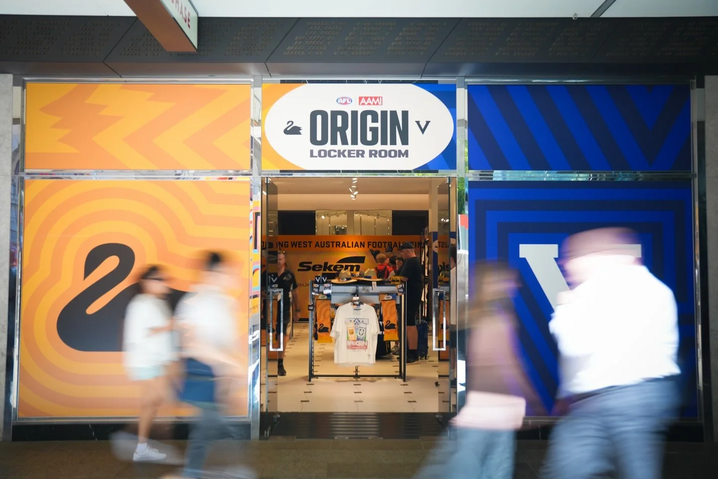 A perfect match, just in time for Valentine&rsquo;s Day ❤️🏉

An empty shopfront facing @forrestchase is now full of @afl Origin energy, with the merch pop-up landing just as the city gets ready for tomorrow night&rsquo;s game. Inside, the AFL has al