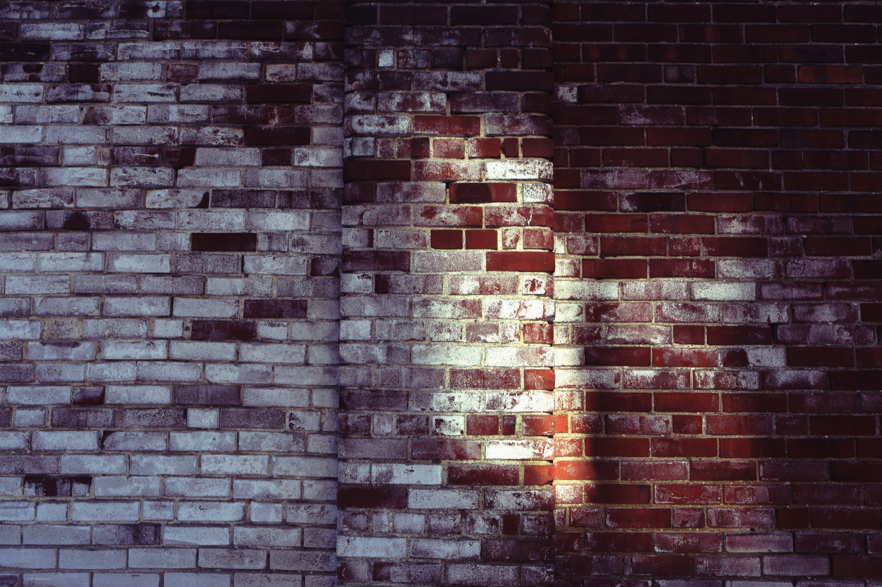 Кирпичная стена. Кирпичная стена текстура. Разрушенная стена. Кирпичная стена сбоку. Размытые стены