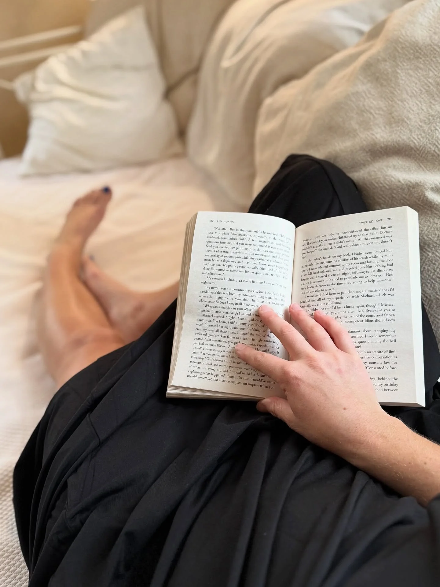 Thursday Tan Day 
Todays vibe: Marinating + Tanning Wear + a good book. 
#tanningwear #spraytan #tanday #tanoutfit #spraytanartist #mood