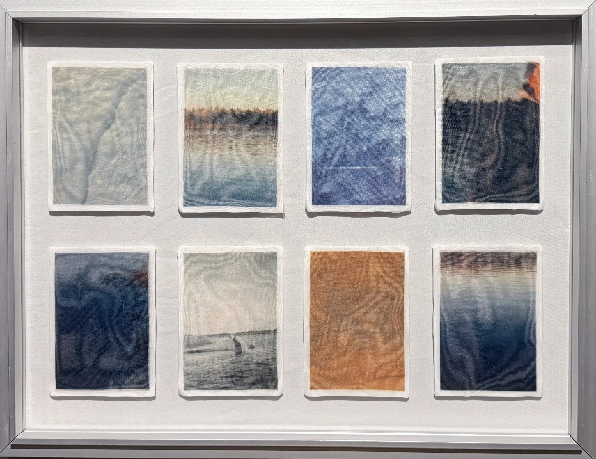 Gång på gång stiger älven, sköljer spåren ur ditt ansikte