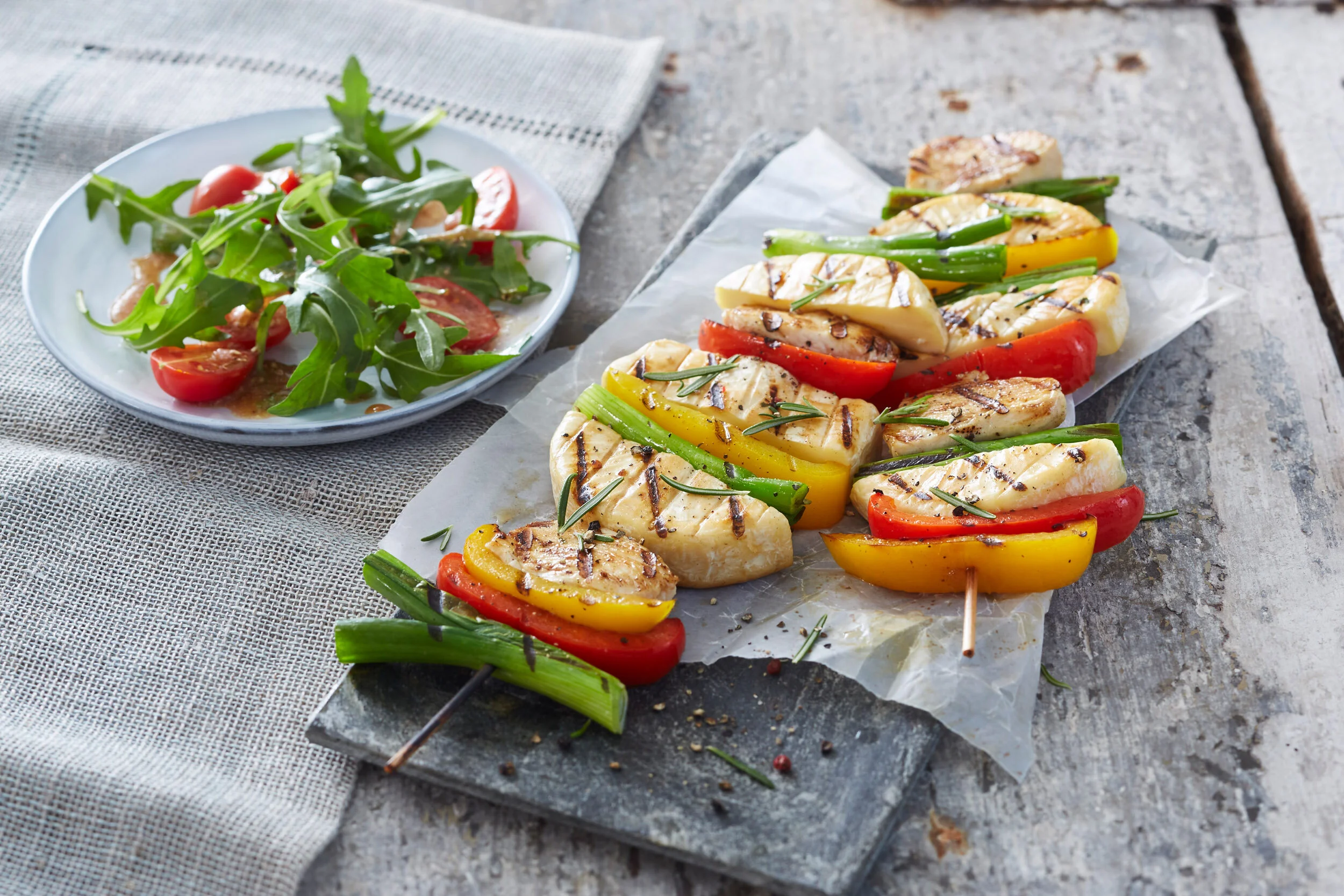 food-fotografie-studio-diercks-media-food-content-Alpenhain_Rezept_Haehnchen_Camenbert_Spiess_0208.jpg