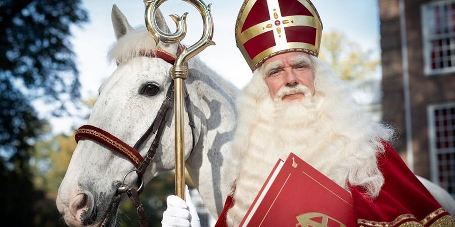aantrekkelijk heilig analyseren The Dutch Sinterklaas - Who is he?