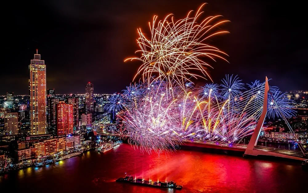 Today is the last day of the year. Please find below some Dutch New Year&rsquo;s Eve words, to help you prepare;

Oud &amp; Nieuw = New Year&rsquo;s Eve
Oudejaarsavond = New Year&rsquo;s Eve
Gelukkig nieuwjaar = Happy New Year
Middernacht = Midnight
