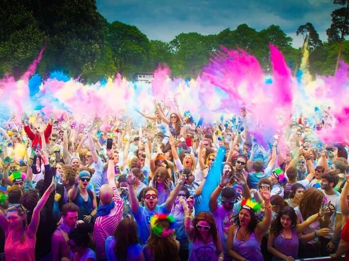 It is the Holi festival in India today, also known as the Festival of Colours. The festival signifies the victory of good over evil and the arrival of spring. So what is your favourite colour? (in Dutch of course 😉 )

#learndutch #dutch #dutchlangua