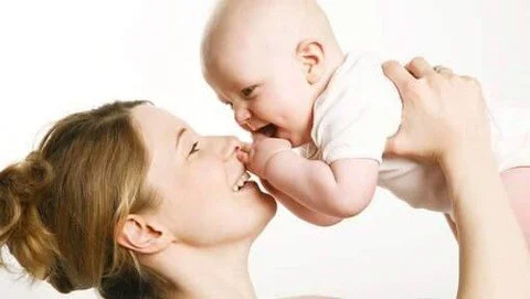 It's Moedersdag (Mother's Day) today! 

So today's words of the day are: 

De moeder = the mother
Het kind = the child
De liefste = The sweetest

#learndutch #dutch #dutchlanguage #dutch #dutchgrammar #nt2 #nt2docent #dutchclass #dutchculture #dutchl