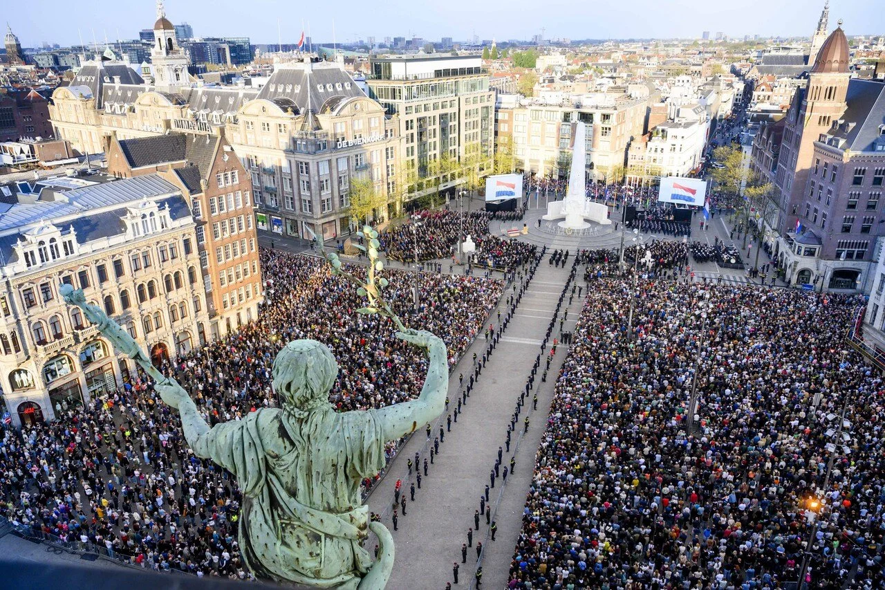 Vandaag is het 4 mei en op deze dag herdenken wij de mensen die stierven tijdens de Tweede Wereldoorlog en de daaropvolgende oorlogen. Nederland is vandaag om 20.00 twee minuten stil

Today it is the 4th of May and on this day we commemorate the peop