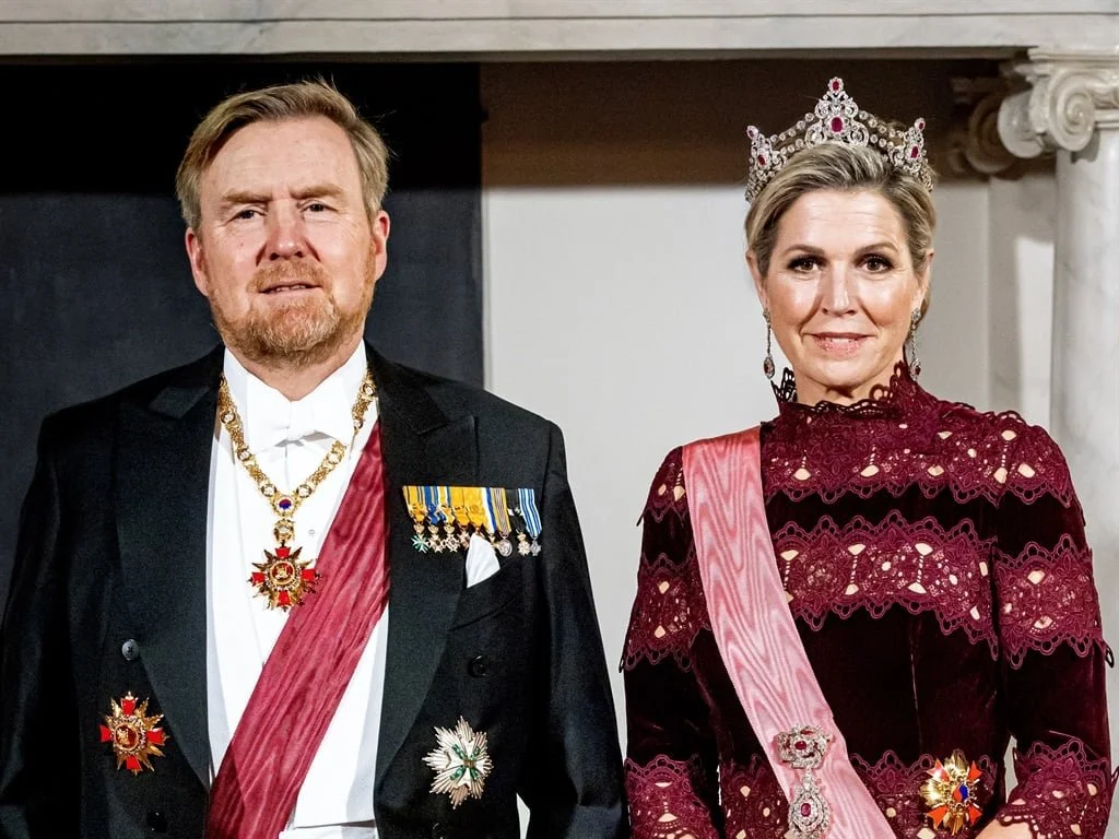 It's Queen Maxima's birthday. Maxima is Argentinian and she has also learned the Dutch language. What do you say to someone at their birthday (in Dutch 😉 )?

#learndutch #dutch #dutchlanguage #dutch #dutchgrammar #nt2 #nt2docent #dutchclass #dutchcu