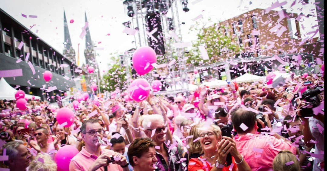 Today it is Roze Maandag in the Netherlands, to spread the tolerance, acceptance and diversity. Did you know that the Netherlands was the first country in the world to legalise Gay Marriage?

Tolerantie - Tolerance
Acceptatie - Acceptance
Diversiteit