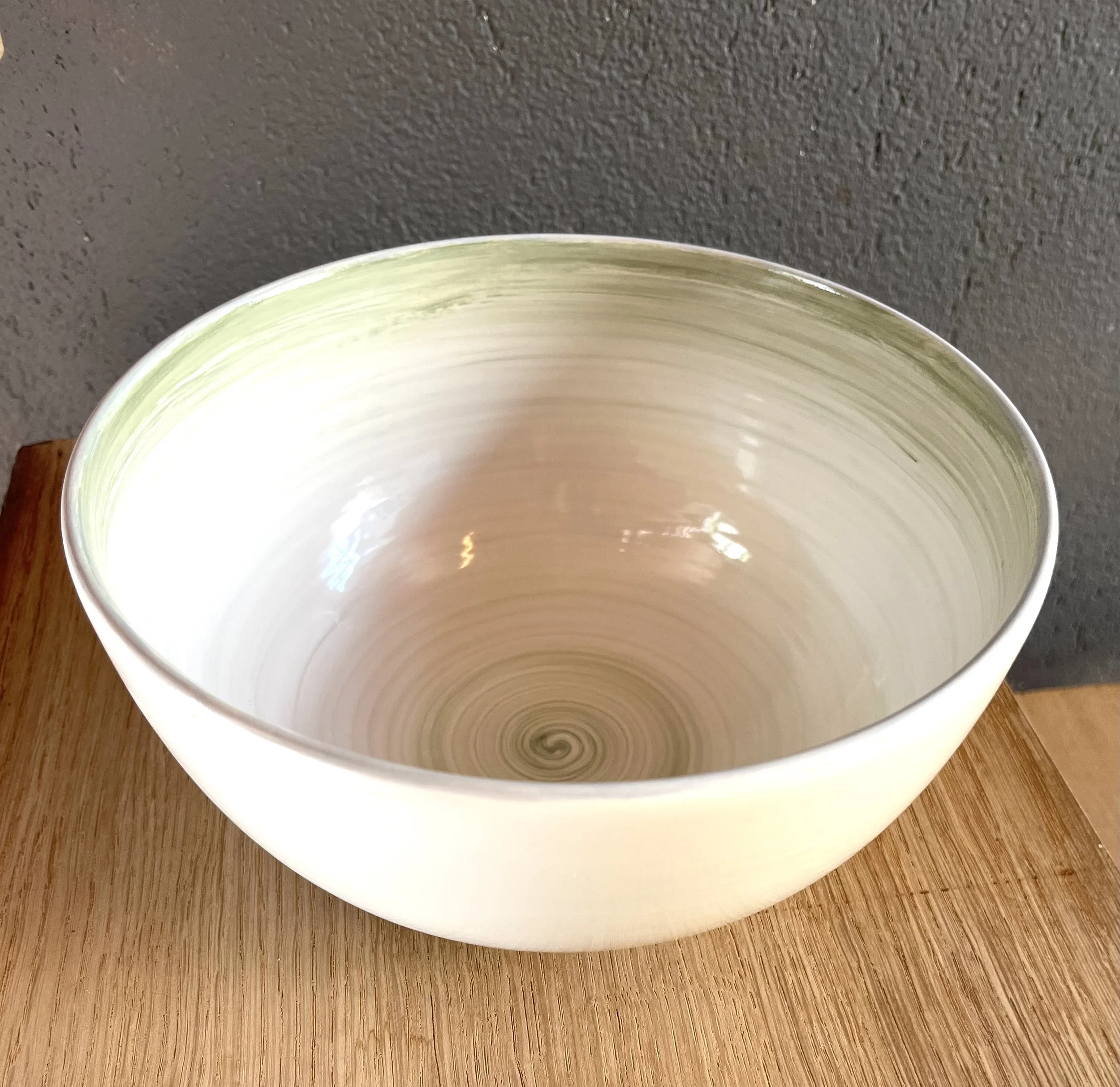  Salatbowl / Nr. 5 
 Ø 21 cm x h 10.5 cm / CHF 55
